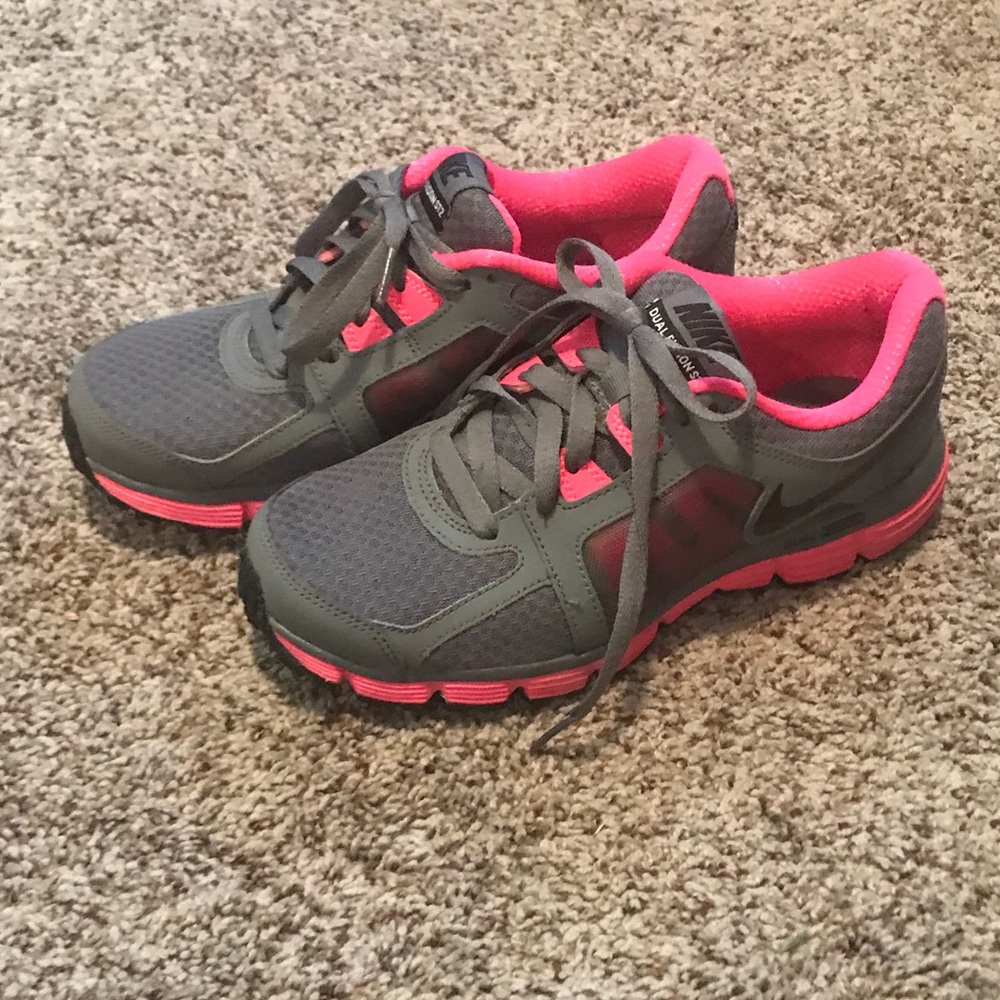 Nike Size 7 Sneakers!